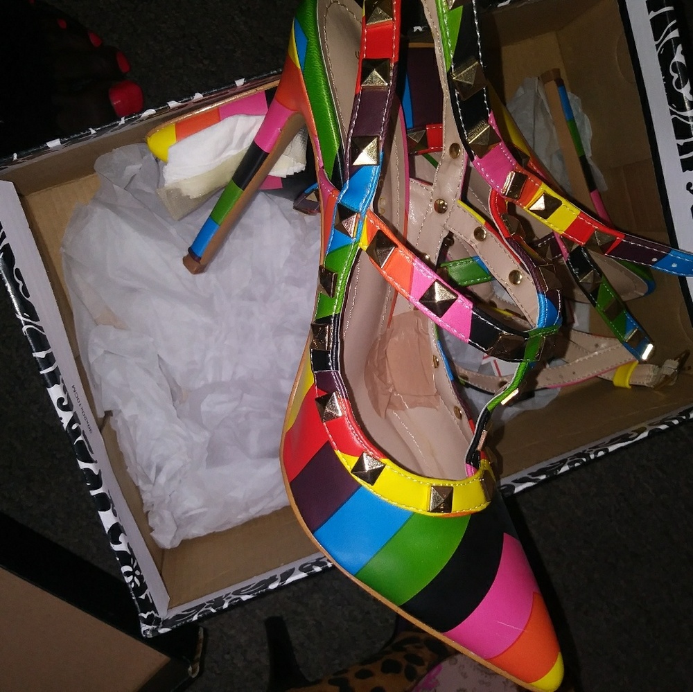 Shoes - Picture 3 of 4